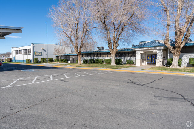 The student-teacher ratio at Desert View Elementary is 27:1.