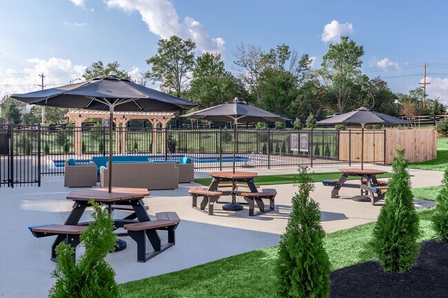 Retreat At Scioto Creek, Columbus, OH 43228 - photo 2