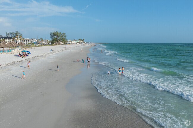 South Bradenton residents are never far from beachfront fun.