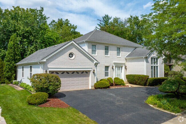 Modern and traditional homes are found throughout Summerhill Park.