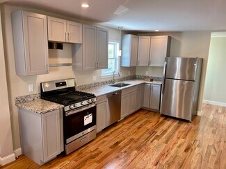 11 Garfield Ave Unit 1, Woburn, MA 01801