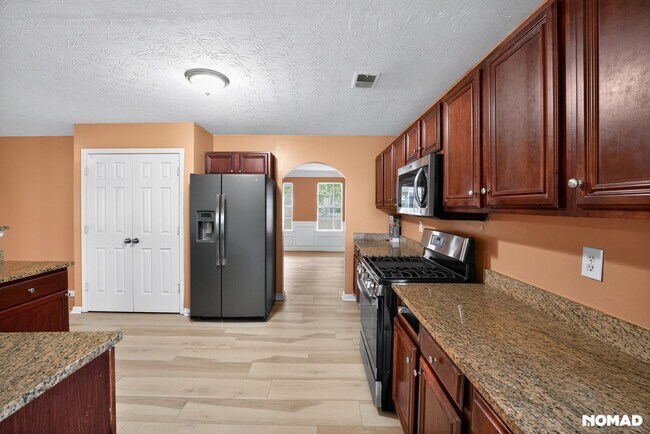 395 Lamont Ln, Hampton, GA 30228 - photo 5