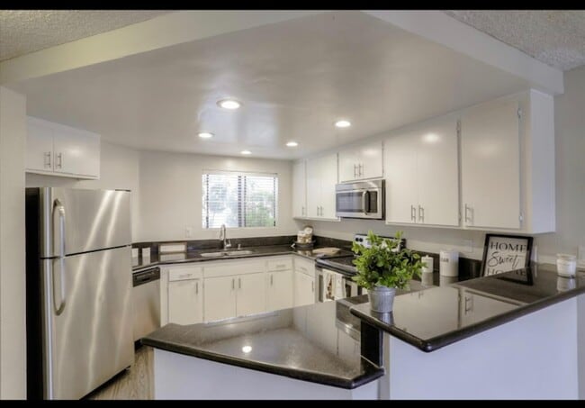 Park Downtown Apartments, Santa Ana, CA 92703 - photo 2