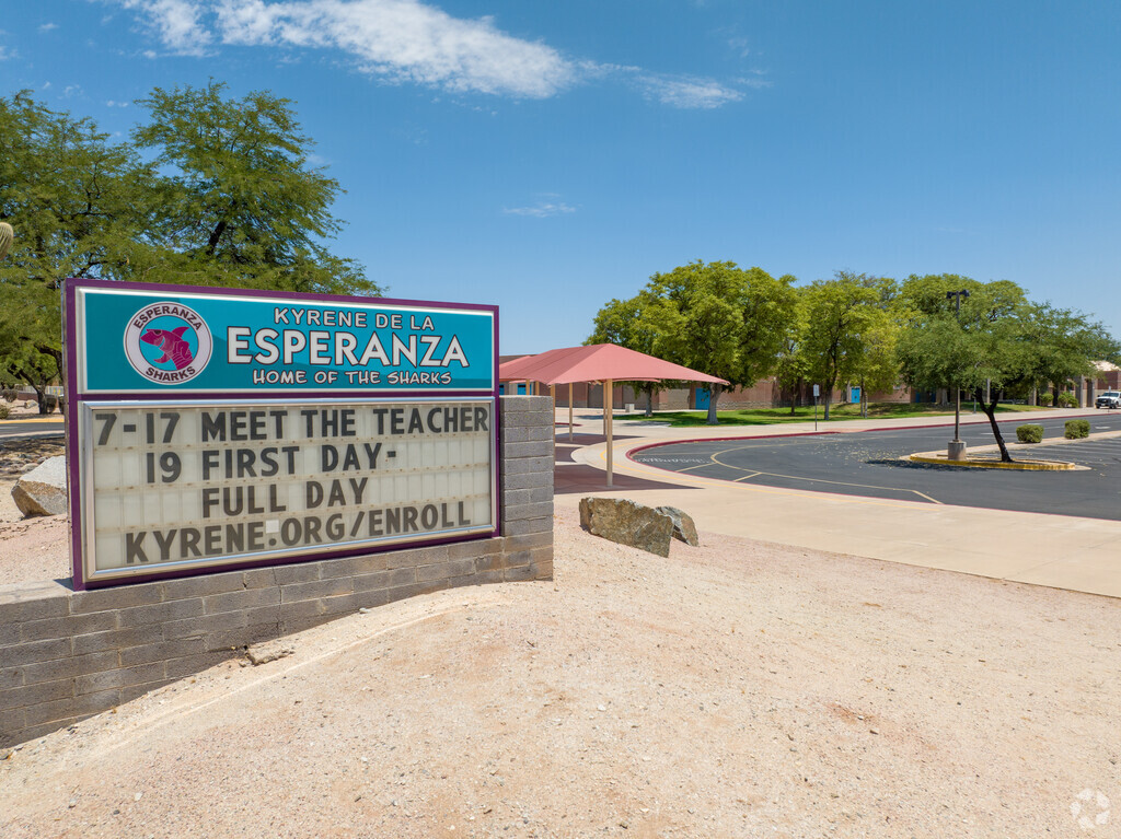 Kyrene de la Esperanza School signage.