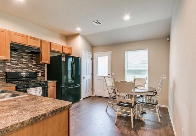 13229 Bridgewater Dr, Oklahoma City, OK 73078 - photo 7