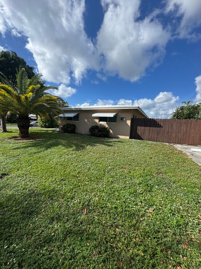 2585 NE 11th Ct unit Joe carrier, Pompano Beach, FL 33062 - photo 5