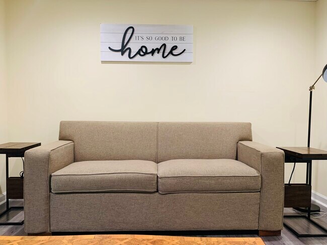 Ideal as a guest room, personal office, or creative studio. Easily customizable to suit flexible lif