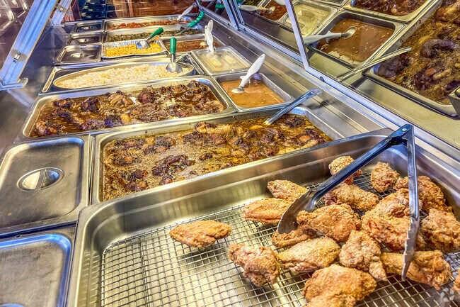 Southern Spoon near Fontenelle View serves a popular soul food buffet.