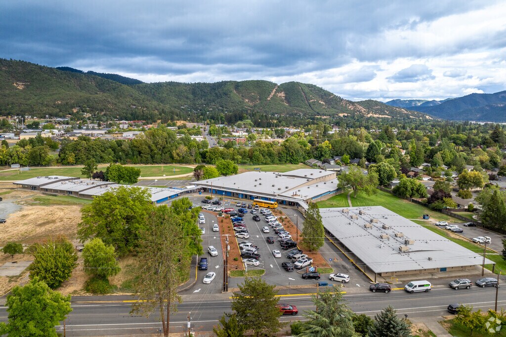 North Middle School is the 5th best middle school in all of Southern Oregon according to Niche.