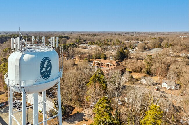 Elon is uniquely situated right between the triangle and triad regions of North Carolina.