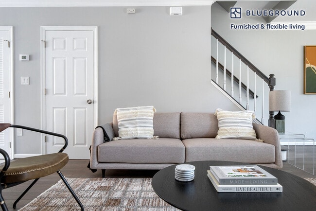 527 U St NW unit FL1-ID689, Washington, DC 20001 - photo 2