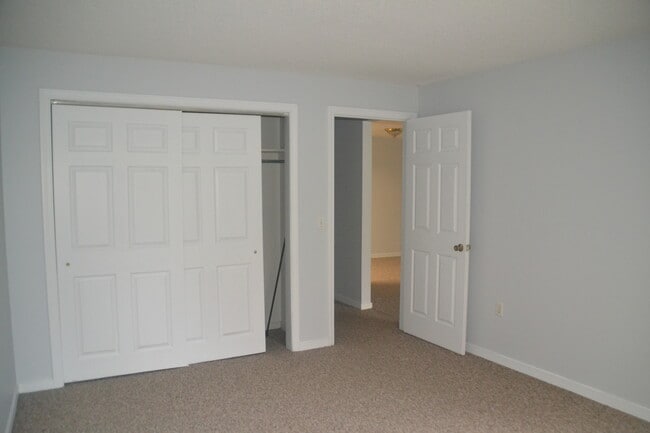 12 Saint James Place unit 813, Nashua, NH 03062 - photo 4
