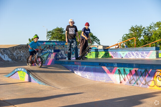 The skate park is a short walk for most locals of Edgewater-Lakepointe.