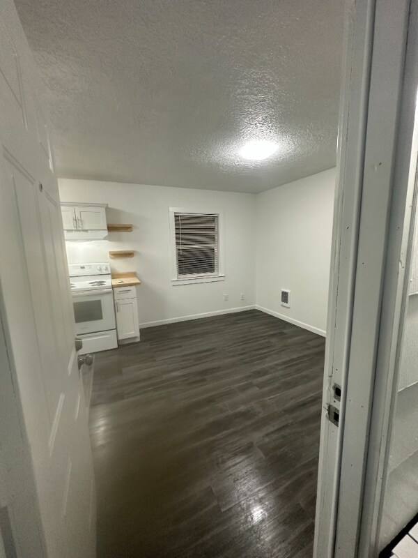 4975 Breanna Ln NE, Salem, OR 97305 - photo 1