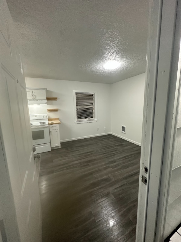 4975 Breanna Ln NE, Salem, OR 97305