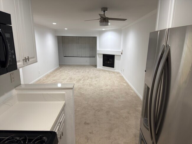 5515 Canoga Ave unit 221, Woodland Hills, CA 91367 - photo 2