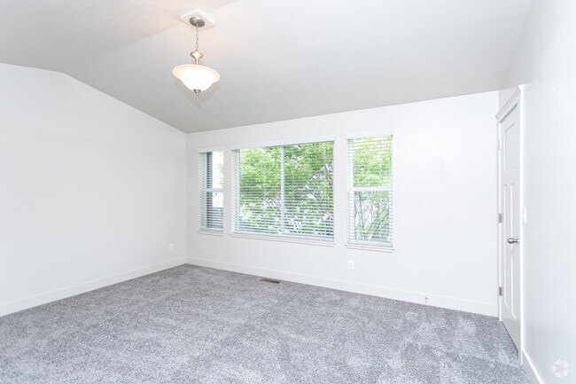 3BR, 2.5BA - 1,557SF - Primary Bedroom