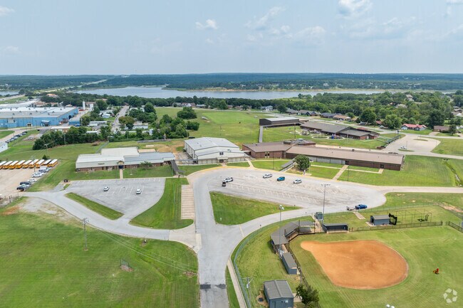 Mannford Middle School is located next to the elementary school.