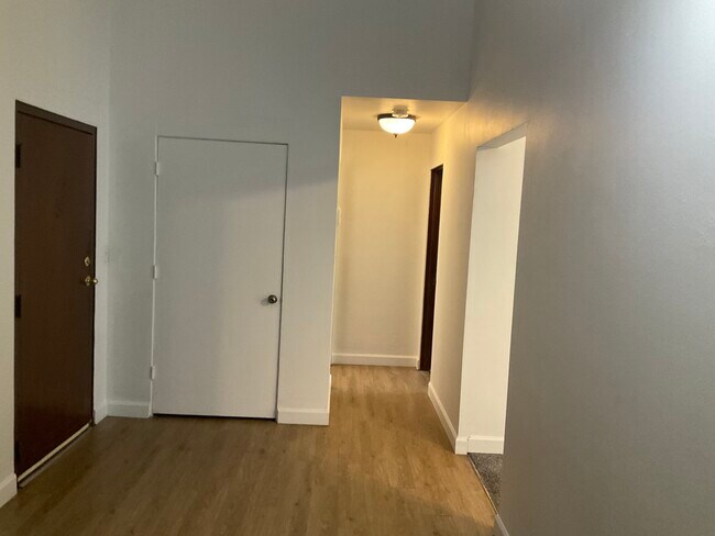 3602 16th St unit One bedroom with bal, Zion, IL 60099 - photo 5