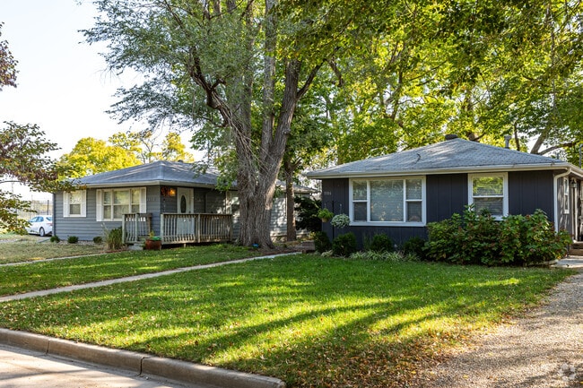 Ranch-style homes line the streets of Goodnow Park.