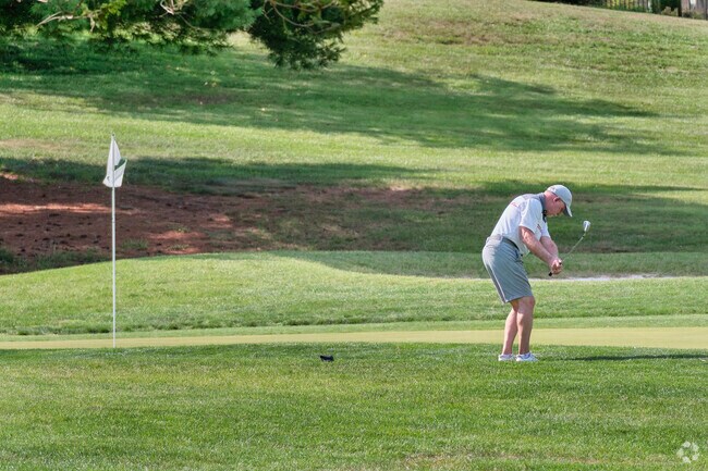 Evergreen Country Club in Hickory Grove is a serene destination for golf and social gatherings.