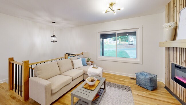 2471 Rolling View Dr SE, Smyrna, GA 30080 - photo 2