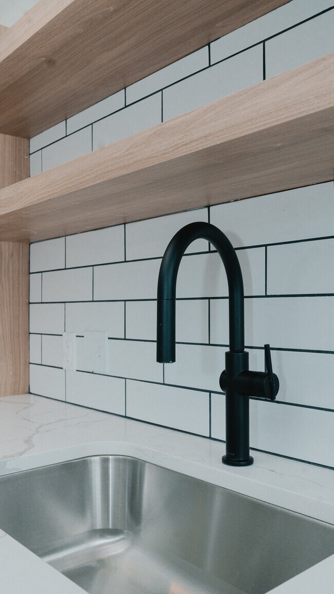 Howard Manor, Washington, DC 20001 - photo 5