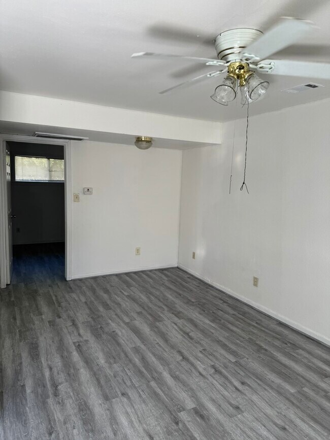 6306 Tulsa Rd unit 3, Houston, TX 77092 - photo 4