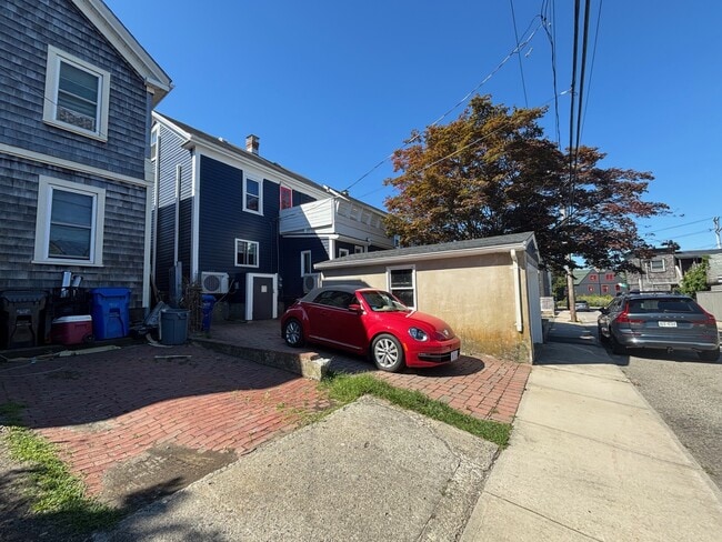14 Dixon St, Newport, RI 02840 - photo 3
