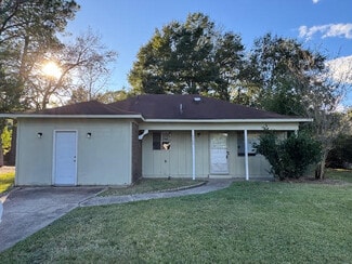 5700 Eastwood Dr, Moss Point, MS 39563