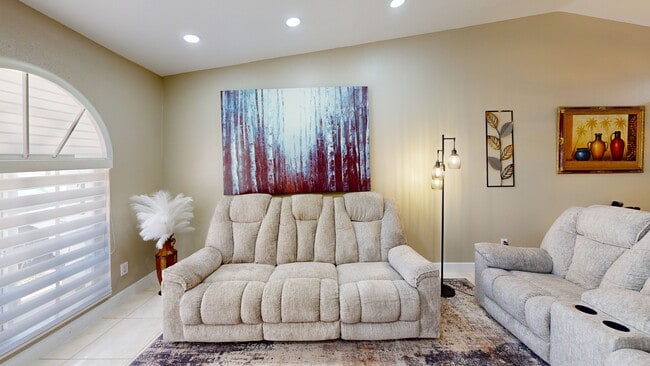 17400 NW 76th Ct, Hialeah, FL 33015 - photo 3