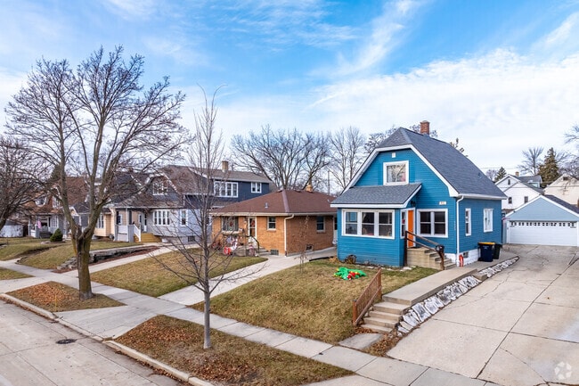 Conrad Gardens has walkable neighborhood streets.