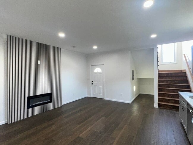 220 Lafayette Ave unit B, Lyndhurst, NJ 07071 - photo 3