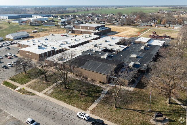 Red Bud Elementary School in Red Bud, IL prioritizes learning and collaboration.