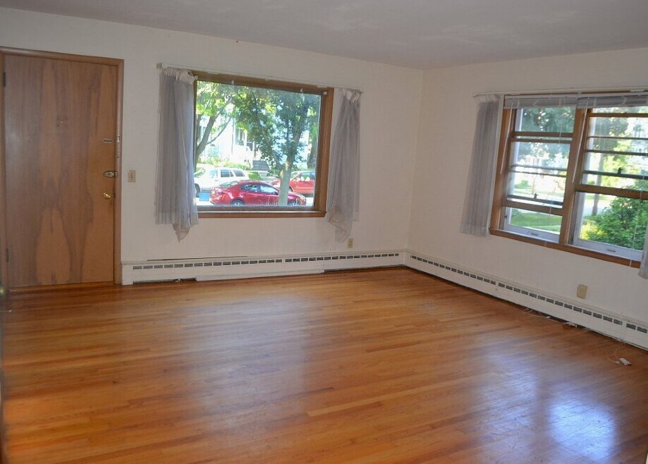 1126 Vilas Ave unit 4, Madison, WI 53715 - photo 1