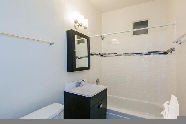 732 W Roscoe St unit 1N, Chicago, IL 60657 - photo 7