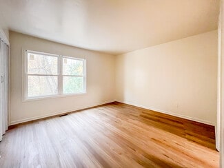 39 Fox Hill Dr, Kilmarnock, VA 22482