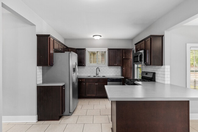 624 California St NW, Grand Rapids, MI 49504 - photo 3