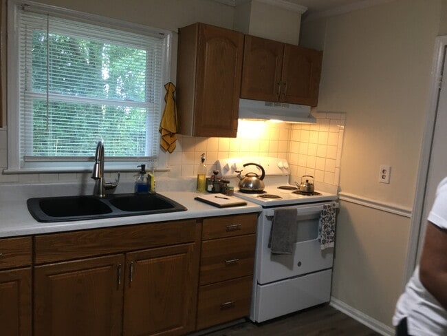 936 Poplar Ave, Chesapeake, VA 23323 - photo 2