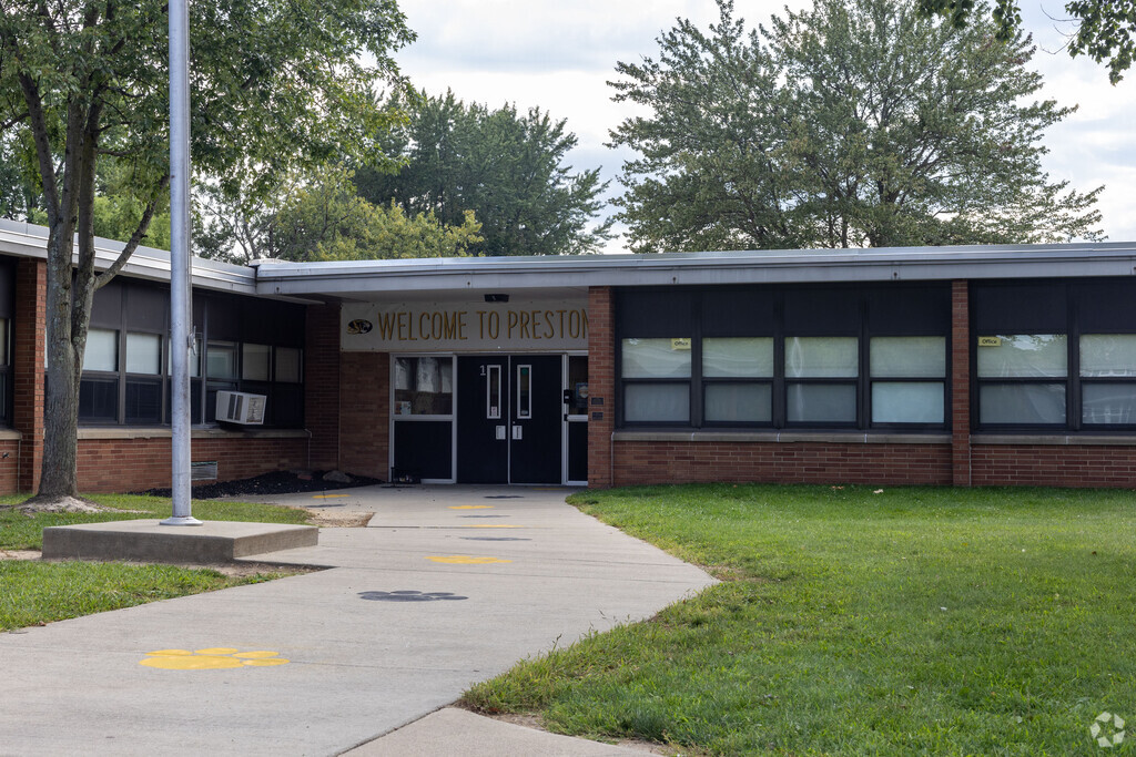 Preston Elementary School provides education in the neighborhood of 
East Village