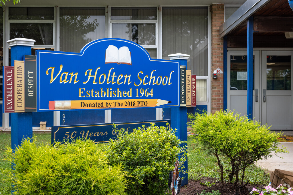 Van Holten Elementary School is a 
public elementary school located in Bridgewater, New Jersey.