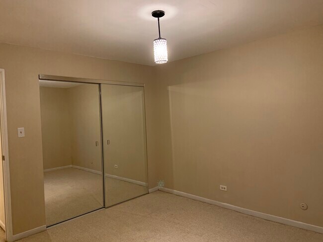 9422 Bay Colony Dr unit 1W, Des Plaines, IL 60016 - photo 6
