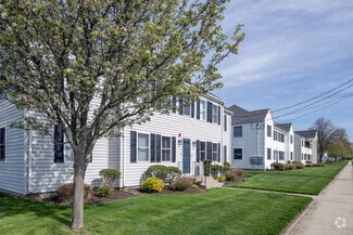 131 Lake Erie St, Middletown, RI 02842