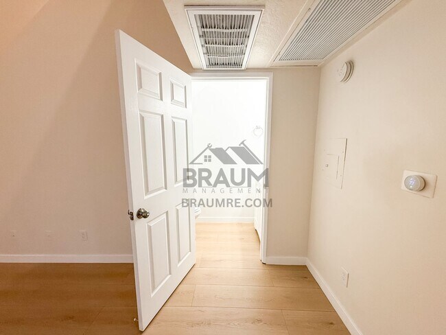 5245 Riverton Ave unit 205, North Hollywood, CA 91601 - photo 4