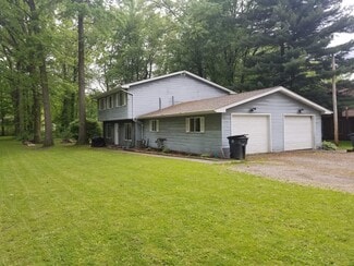 1117 Rosewood Dr NE, Warren, OH 44484