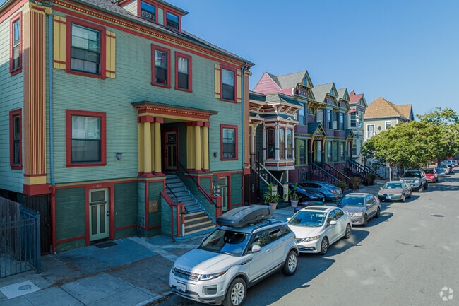 San Pablo Gateway's northern end features Victorian architecture.