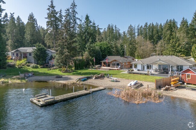 Waterfront properties are highly sought after in the neighborhood of Lake Ketchum.