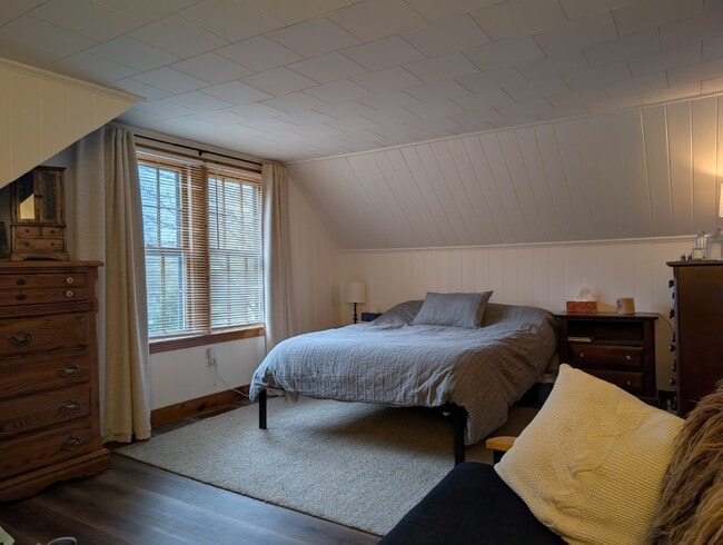 Large Living room or bedroom