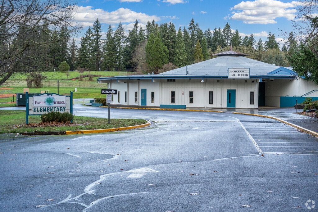 Family School Elementary is a public school in Eugene serving grades K-5.