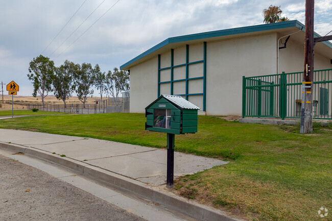 Elk Hills Elementary has a C- rating according to Niche.
